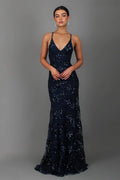 Nora – bodenlanges Abendkleid mit Paillettenstickerei, tiefem Rückenausschnitt und Spaghettiträgern - Cecile LavelleDunkelblau